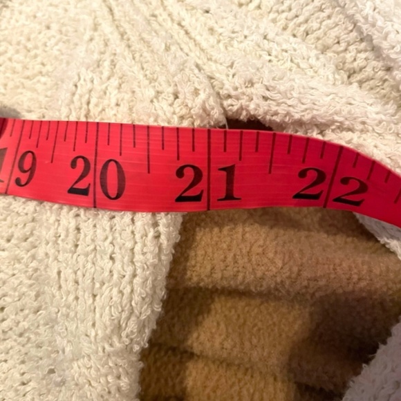 Cable Knit Sweater 🤍 - Picture 6 of 8